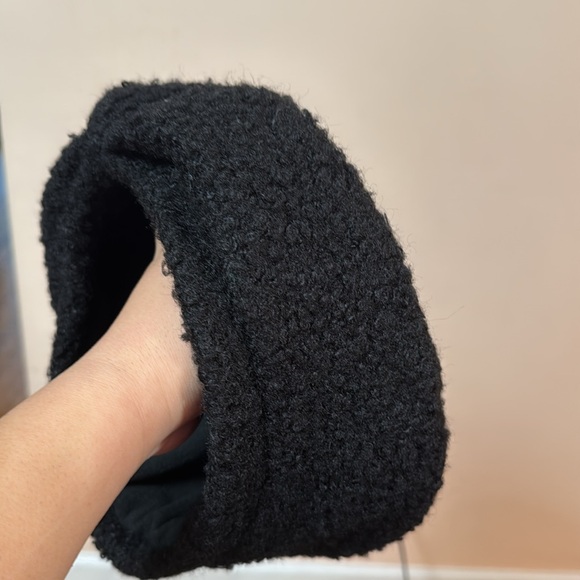 Ladies warm wool hat from Europe, worn once, great condition - Picture 5 of 6